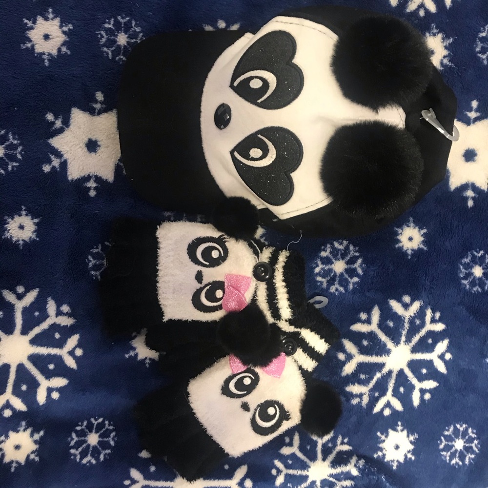 Little girls panda hat and gloves set.